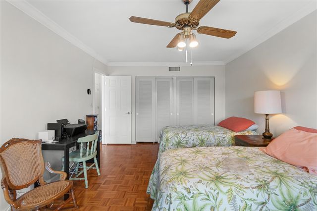 17 Middlesex 17, Wilton Manors, FL 33305