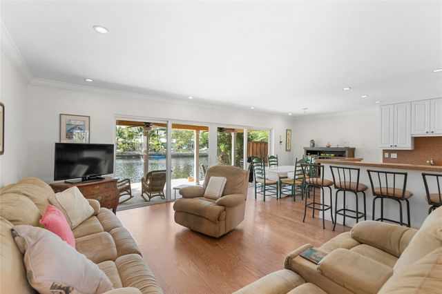 17 Middlesex 17, Wilton Manors, FL 33305