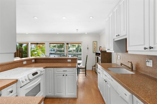 17 Middlesex 17, Wilton Manors, FL 33305