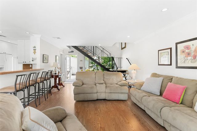 17 Middlesex 17, Wilton Manors, FL 33305