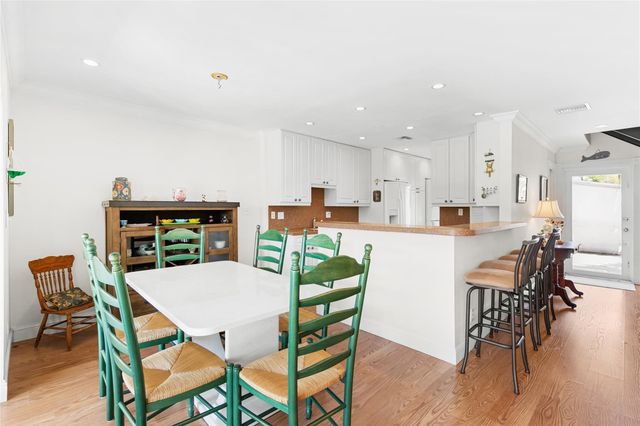 17 Middlesex 17, Wilton Manors, FL 33305