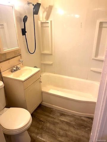 7535 Toepfer Road, Warren, MI 48091