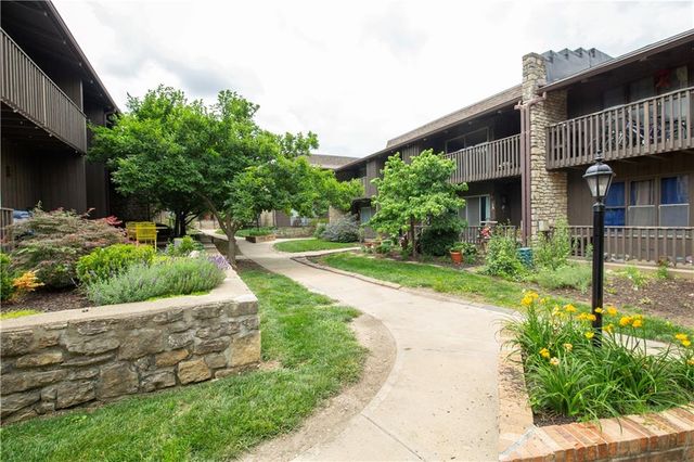 425 W 104th Street D, Kansas City, MO 64114