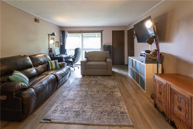 425 W 104th Street D, Kansas City, MO 64114