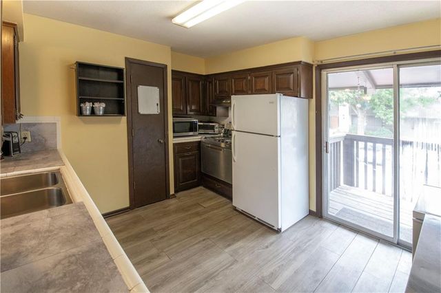 425 W 104th Street D, Kansas City, MO 64114