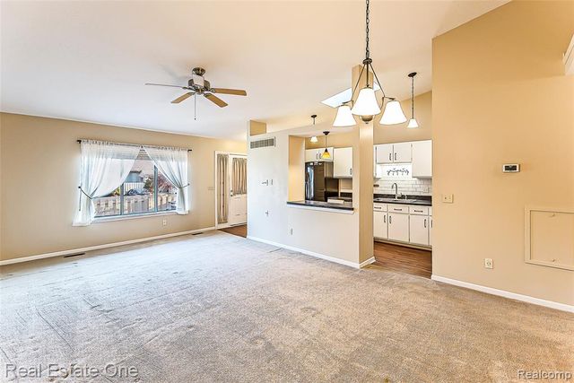 61960 Arlington 3, South Lyon, MI 48178