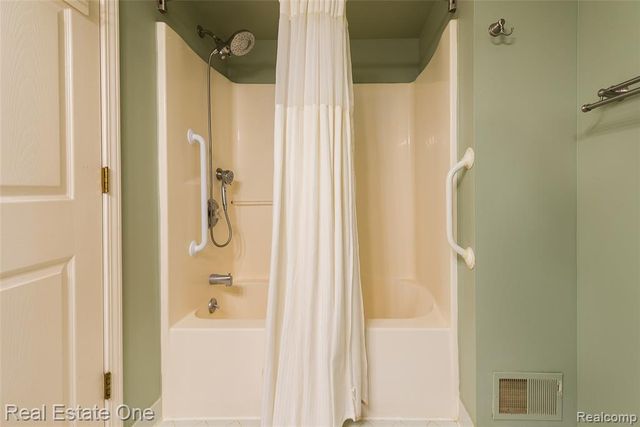 61960 Arlington 3, South Lyon, MI 48178