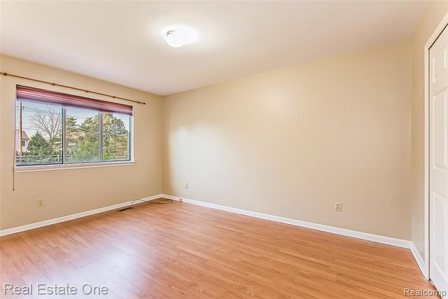 61960 Arlington 3, South Lyon, MI 48178