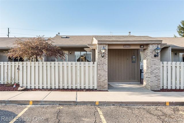 61960 Arlington 3, South Lyon, MI 48178