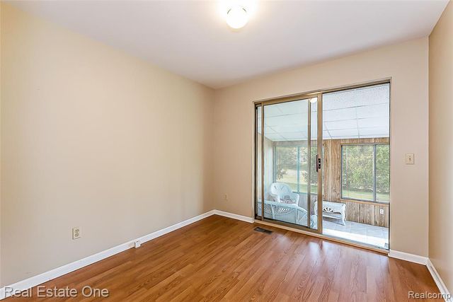 61960 Arlington 3, South Lyon, MI 48178