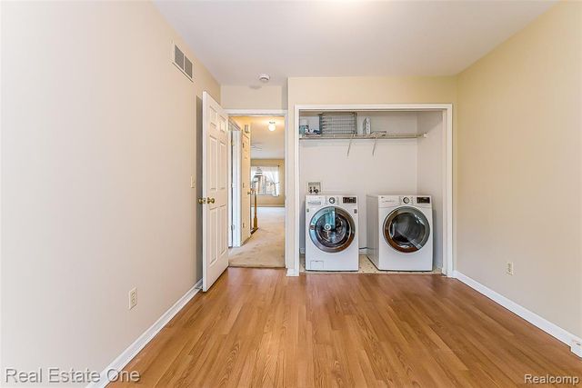 61960 Arlington 3, South Lyon, MI 48178