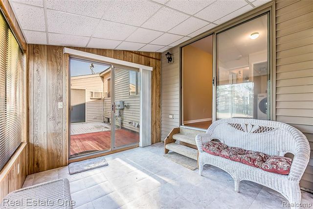 61960 Arlington 3, South Lyon, MI 48178
