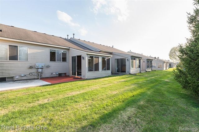 61960 Arlington 3, South Lyon, MI 48178