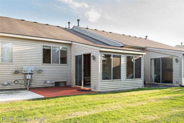 61960 Arlington 3, South Lyon, MI 48178