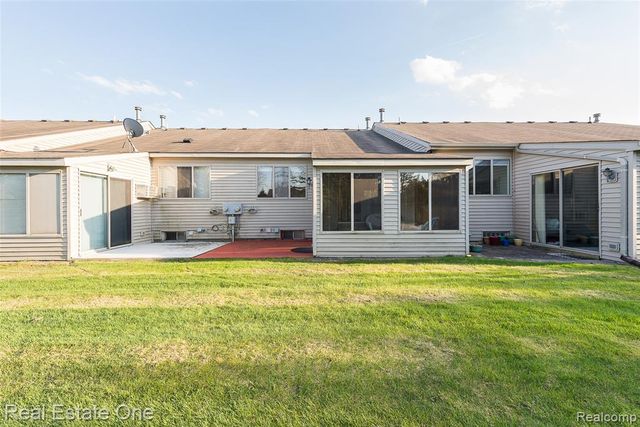 61960 Arlington 3, South Lyon, MI 48178