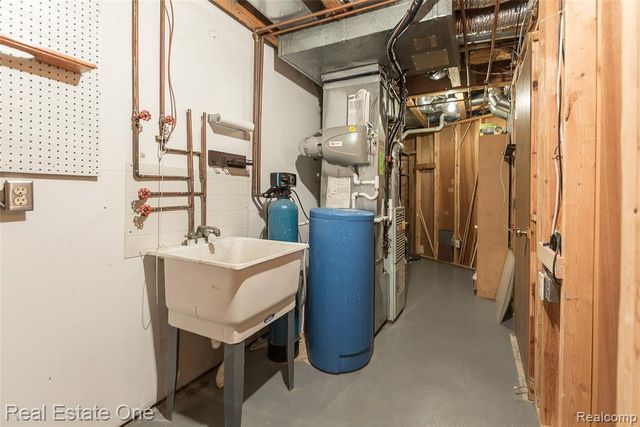 61960 Arlington 3, South Lyon, MI 48178
