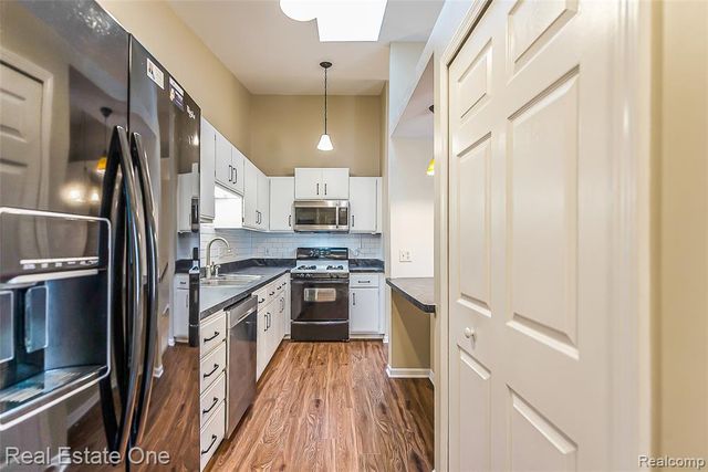 61960 Arlington 3, South Lyon, MI 48178