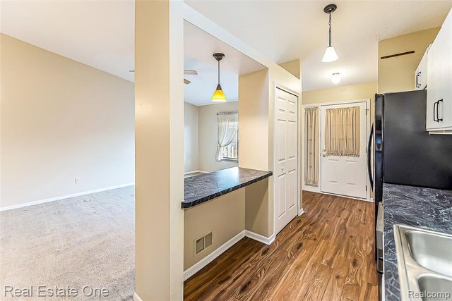 61960 Arlington 3, South Lyon, MI 48178