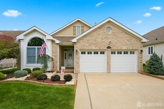 28 Sherwood Drive, Monroe, NJ 08831