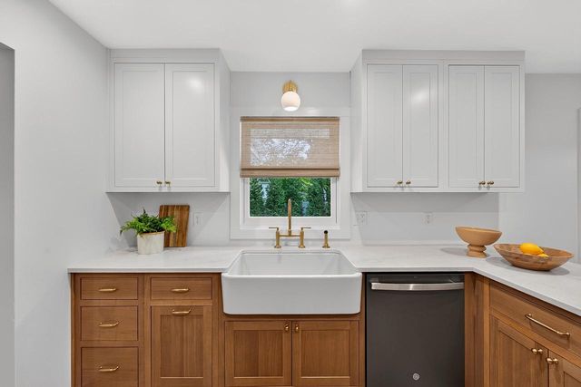 11500 N Buntrock AVENUE, Mequon, WI 53092