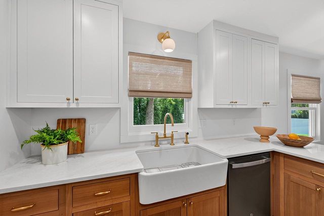 11500 N Buntrock AVENUE, Mequon, WI 53092