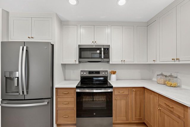 11500 N Buntrock AVENUE, Mequon, WI 53092