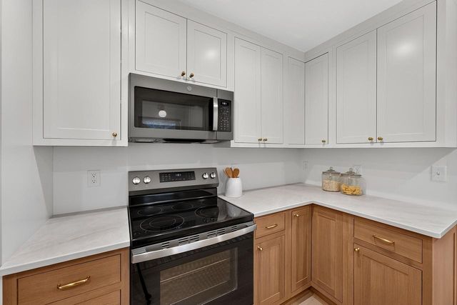 11500 N Buntrock AVENUE, Mequon, WI 53092
