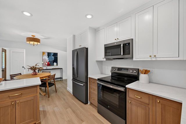 11500 N Buntrock AVENUE, Mequon, WI 53092