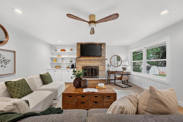 11500 N Buntrock AVENUE, Mequon, WI 53092