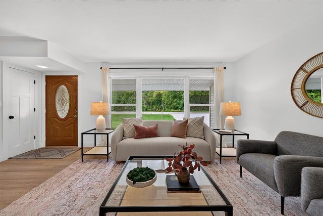 11500 N Buntrock AVENUE, Mequon, WI 53092