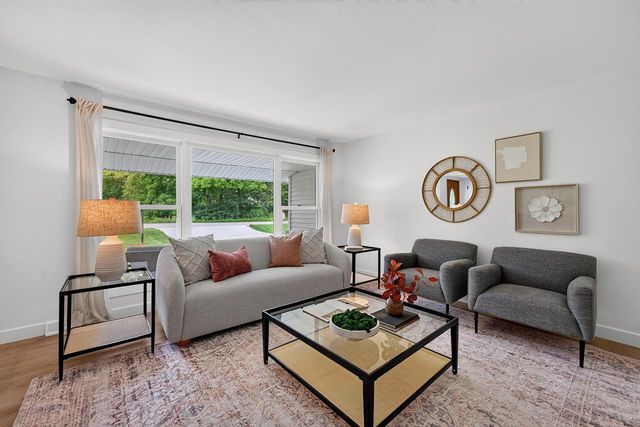 11500 N Buntrock AVENUE, Mequon, WI 53092