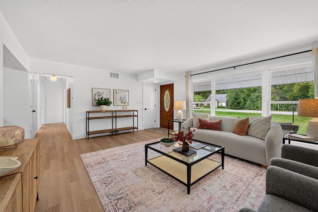 11500 N Buntrock AVENUE, Mequon, WI 53092