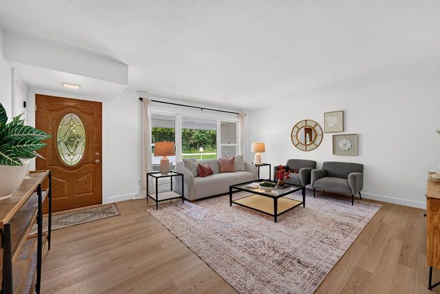 11500 N Buntrock AVENUE, Mequon, WI 53092