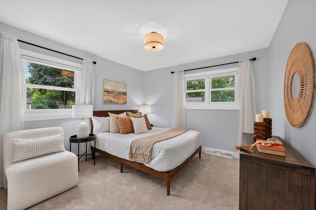 11500 N Buntrock AVENUE, Mequon, WI 53092