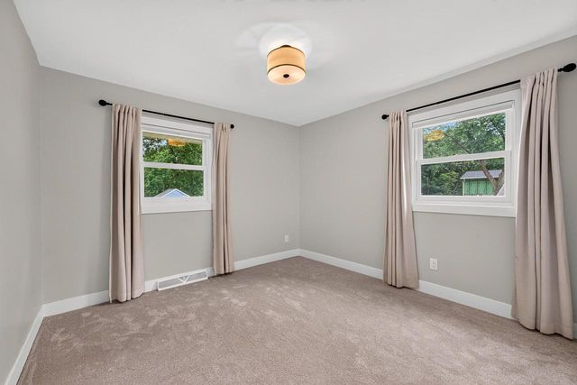 11500 N Buntrock AVENUE, Mequon, WI 53092