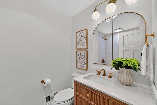 11500 N Buntrock AVENUE, Mequon, WI 53092