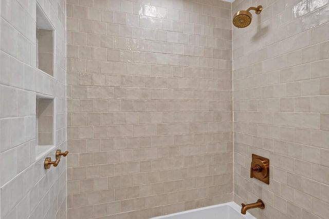 11500 N Buntrock AVENUE, Mequon, WI 53092