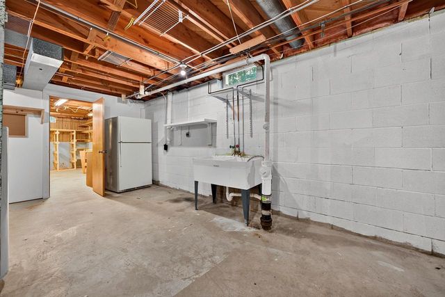 11500 N Buntrock AVENUE, Mequon, WI 53092