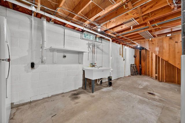 11500 N Buntrock AVENUE, Mequon, WI 53092
