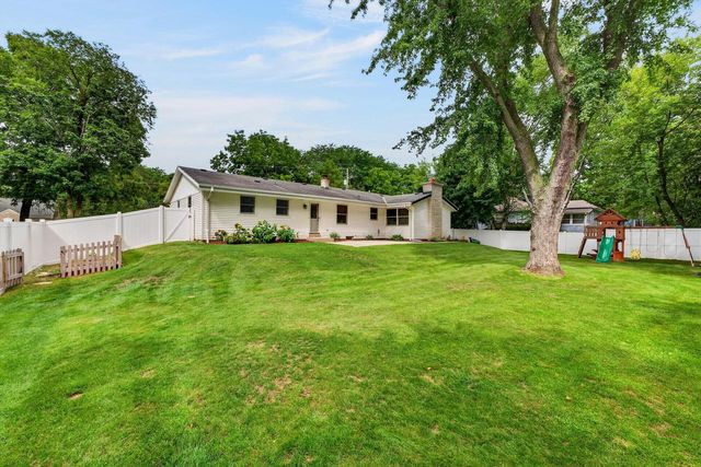11500 N Buntrock AVENUE, Mequon, WI 53092