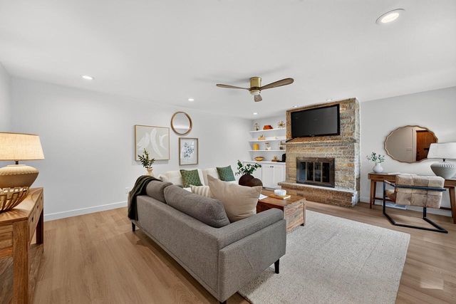 11500 N Buntrock AVENUE, Mequon, WI 53092