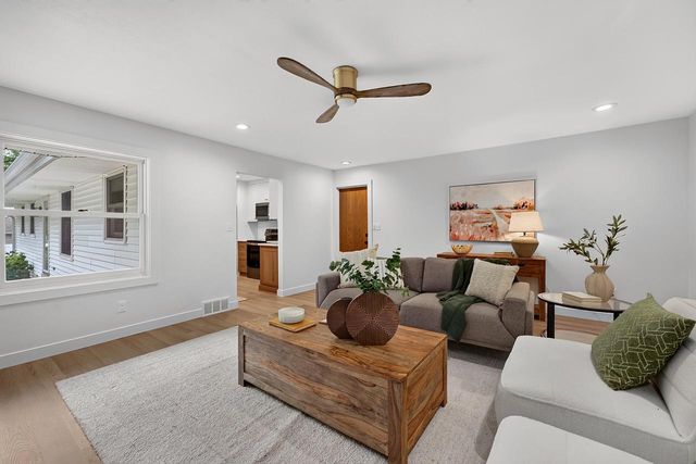 11500 N Buntrock AVENUE, Mequon, WI 53092
