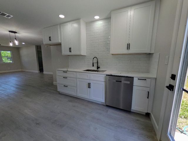 5752 Shipp Drive, Watauga, TX 76148