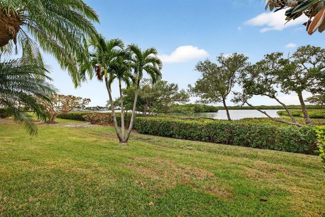 3305 Caracal Drive, Fort Pierce, FL 34949