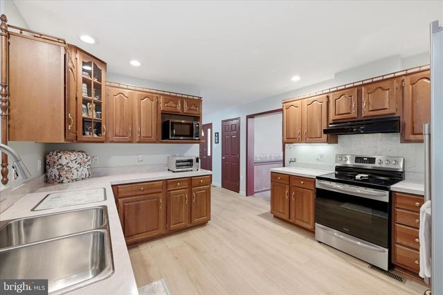 16335 BACK RD, Strasburg, VA 22657