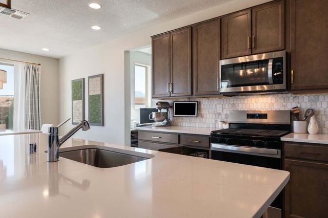 6806 Sydney Drive NE, Rio Rancho, NM 87144