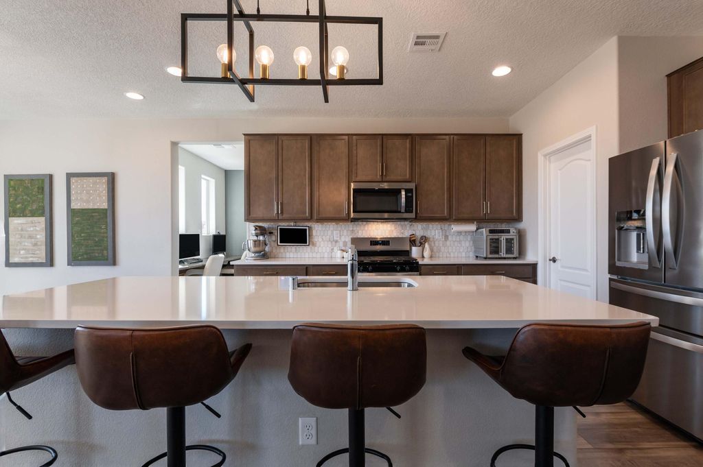 Image 10 of property listing at 6806 Sydney Drive NE, Rio Rancho, NM 87144