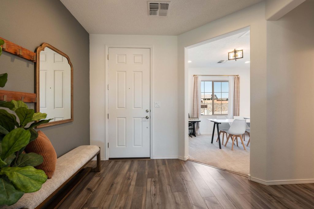 Image 4 of property listing at 6806 Sydney Drive NE, Rio Rancho, NM 87144