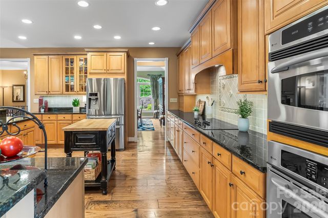 483 Cross Creek Drive 26, Marion, NC 28752