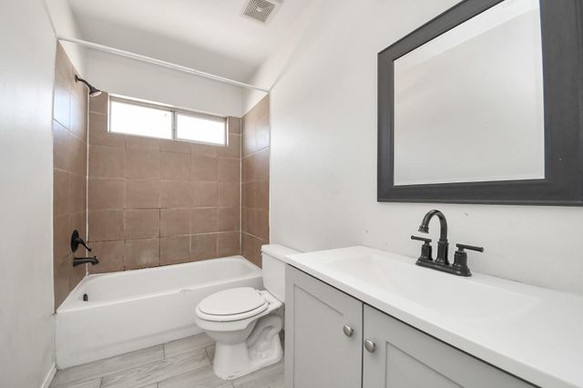 10217 Teneha Drive A, Houston, TX 77033